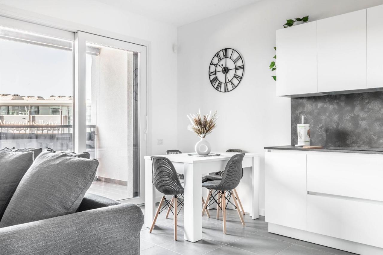 Ferienwohnung Harmony House - Rho Fiera 6Min - Free Parking - Terrace Mailand Exterior foto